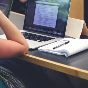 Existe horário ideal para estudar? Ciência explica