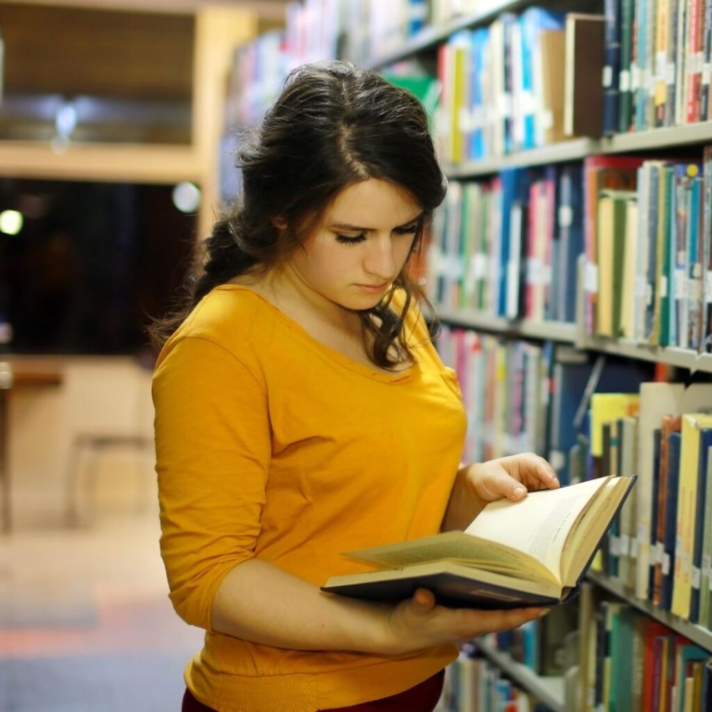 Chamada de artigos para a Revista da Faculdade de Direito do Sul de Minas: Dossiê temático – Educação: Direito Constitucional indispensável às democracias.